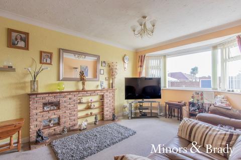 3 bedroom chalet for sale, Carter Close, Caister-On-Sea