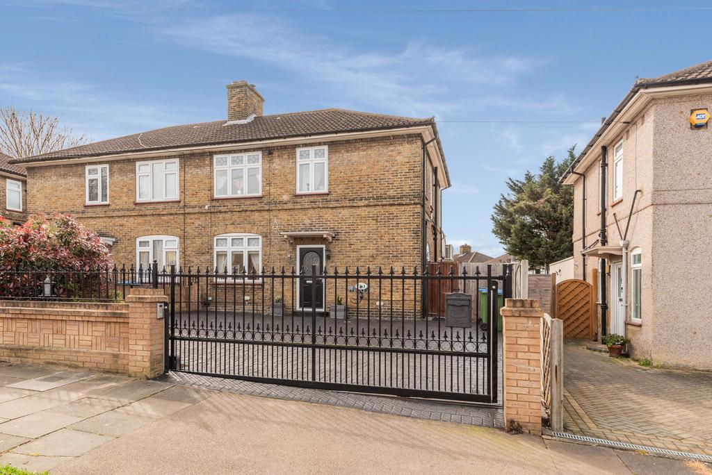 Keynsham Road, London SE9 3 bed semidetached house for sale £600,000