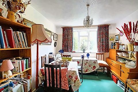 3 bedroom semi-detached house for sale, Cobham Close, Canterbury