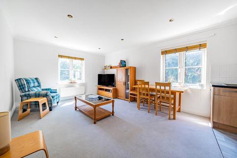 2 bedroom flat for sale, London Road, Guildford GU1