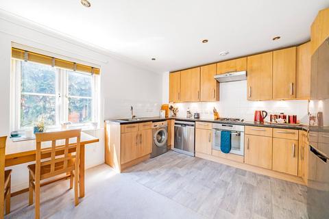 2 bedroom flat for sale, London Road, Guildford GU1