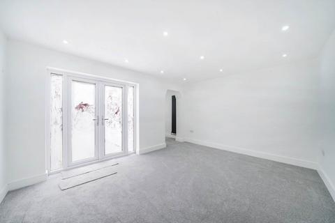 20 Scoulding Road, London, E16 1NT