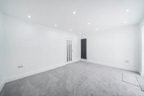 20 Scoulding Road, London, E16 1NT