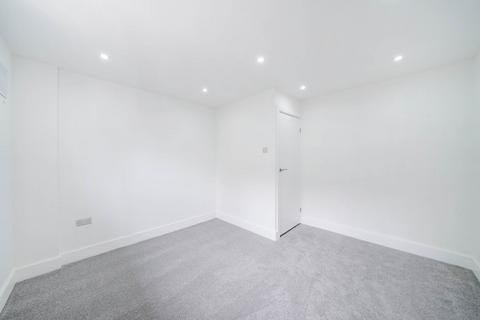 20 Scoulding Road, London, E16 1NT