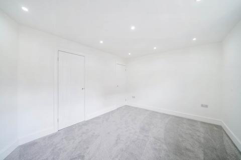 20 Scoulding Road, London, E16 1NT