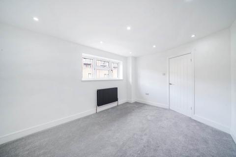 20 Scoulding Road, London, E16 1NT