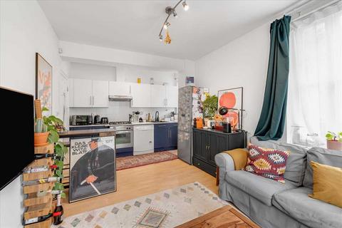 3 bedroom apartment to rent, Tyneham Road