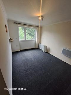 2 bedroom flat to rent, Chigwell, Essex, IG7