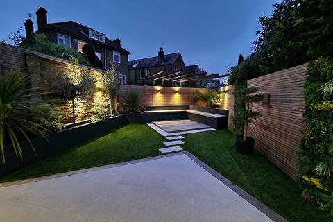 69 Kings Road, Kingston Upon Thames, KT2 5JB