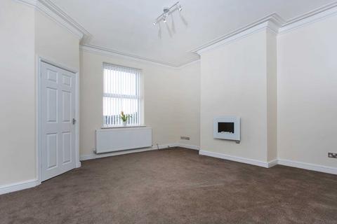 4 bedroom end of terrace house to rent, Intake Lane, Batley