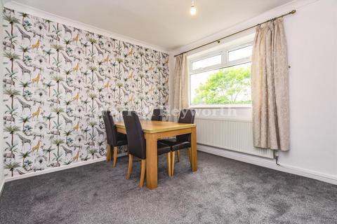 25 Earnshaw Drive, Leyland, PR25 1QS