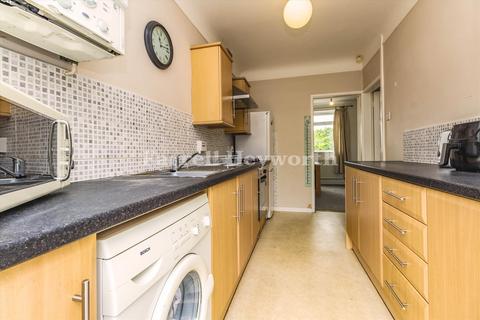 25 Earnshaw Drive, Leyland, PR25 1QS