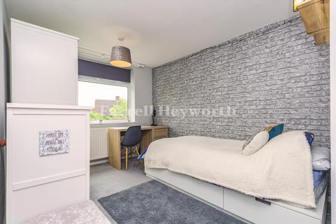 25 Earnshaw Drive, Leyland, PR25 1QS