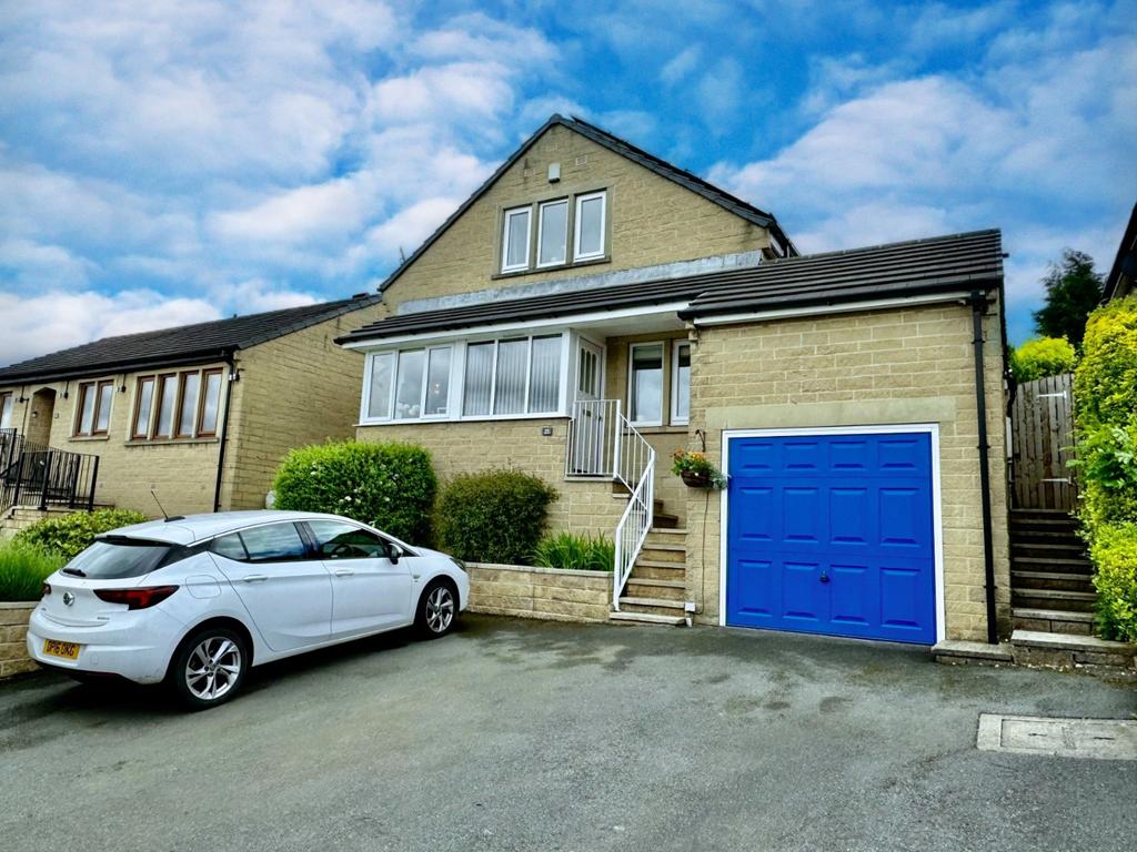 Hall Park Avenue, Liversedge, WF15 4 bed detached house for sale £365,000