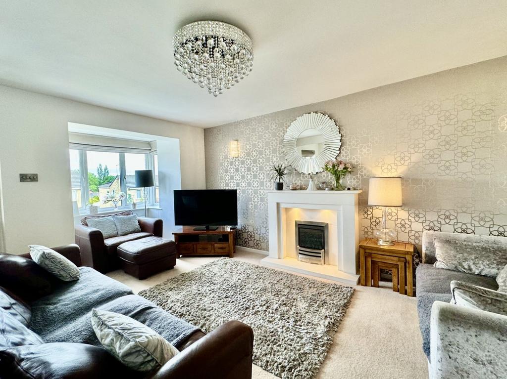 Hall Park Avenue, Liversedge, WF15 4 bed detached house for sale £365,000