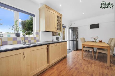 16 Epping Glade, London, E4 7PQ