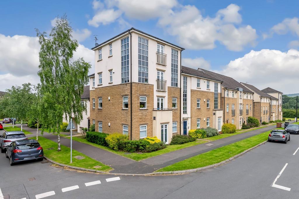 High Royds Drive, Menston, Ilkley... 3 bed flat £210,000