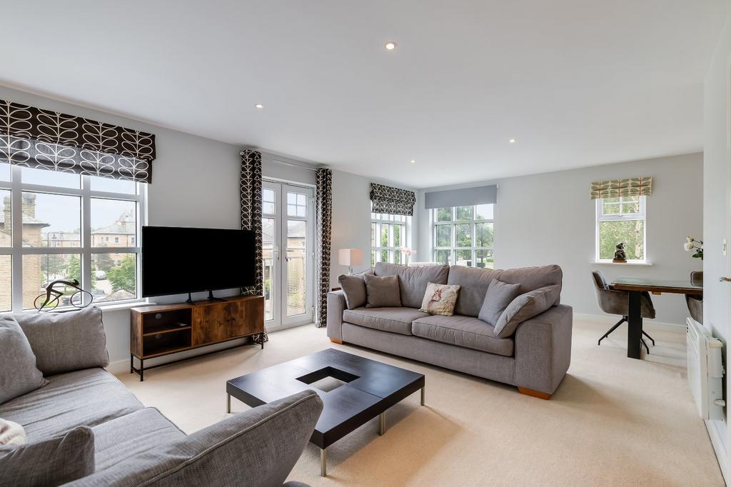 High Royds Drive, Menston, Ilkley... 3 bed flat £210,000