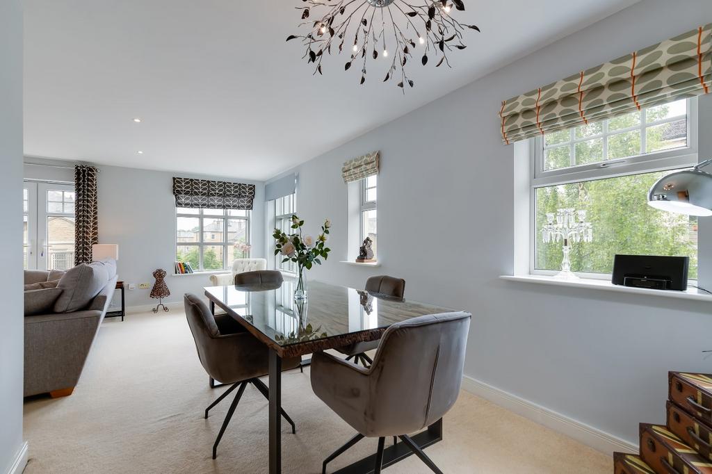High Royds Drive, Menston, Ilkley... 3 bed flat £210,000