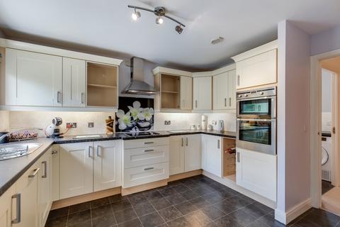 3 bedroom flat for sale, High Royds Drive, Menston, Ilkley, West Yorkshire, LS29