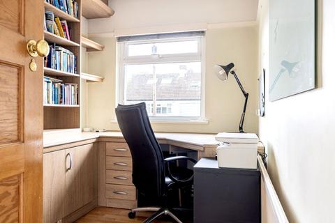22 Craneford Way, Twickenham, TW2 7SE