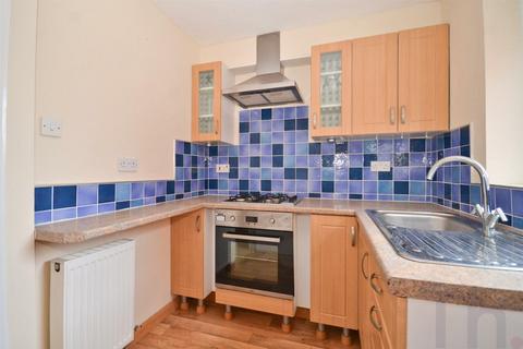 2 bedroom end of terrace house to rent, Oakfield, Ryde PO33