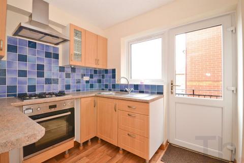 2 bedroom end of terrace house to rent, Oakfield, Ryde PO33