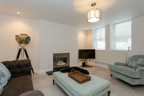 2 bedroom apartment to rent, Harlow Moor Drive, Harrogate, HG2