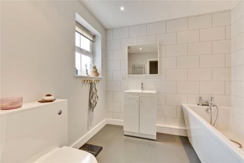 24b Castle Road, Weybridge, KT13 9QN