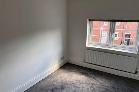 undefined, 2 Bed – Terraced House – London Road, Oadby, LE2 5DN. £895 PCM.