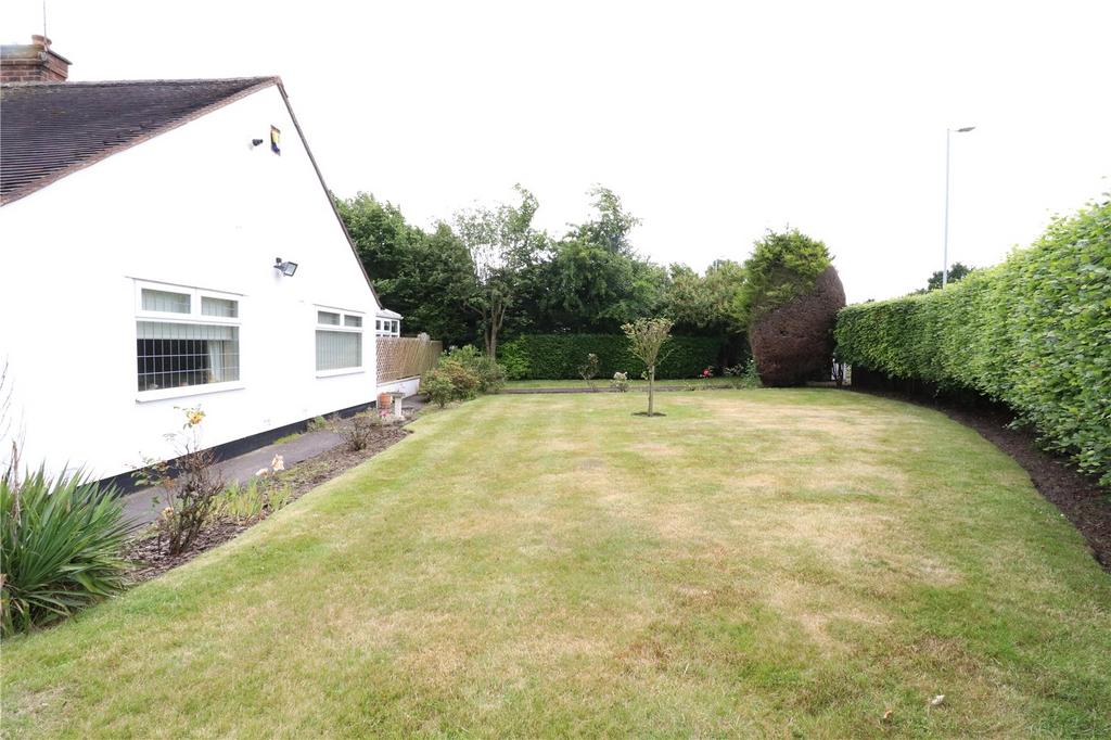 Whitehouse Lane, Heswall, Wirral... 3 bed bungalow £1,400 pcm (£323 pw)