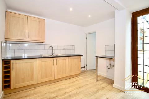 2 bedroom terraced house to rent, Coombe Valley Road, Dover CT17