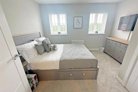 10 Meadow Crescent, Tidbury Green, Solihull, B90 1UY