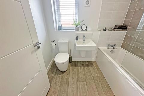 10 Meadow Crescent, Tidbury Green, Solihull, B90 1UY