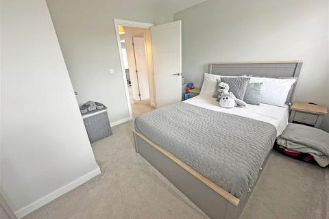 10 Meadow Crescent, Tidbury Green, Solihull, B90 1UY