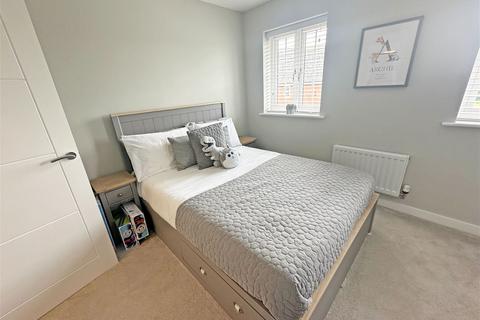 10 Meadow Crescent, Tidbury Green, Solihull, B90 1UY