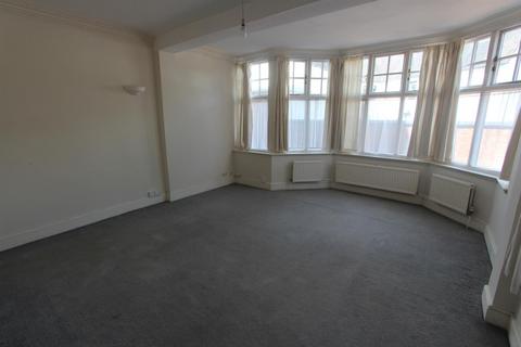 2 bedroom flat to rent, Victoria Park Road, Clarendon Park, Leicester, LE2