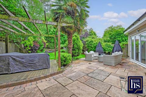 5 bedroom semi-detached house for sale, Danes Way, Brentwood CM15