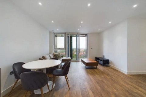 2 bedroom flat to rent, Wandsworth Road, London SW8