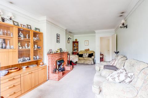 2 bedroom semi-detached bungalow for sale, Central Avenue, Hadleigh