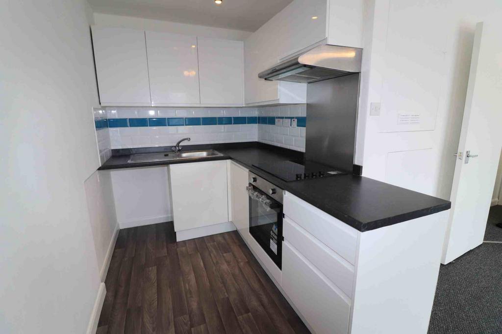 Maple Road, Penge 2 bed flat to rent - £1,400 pcm (£323 pw)