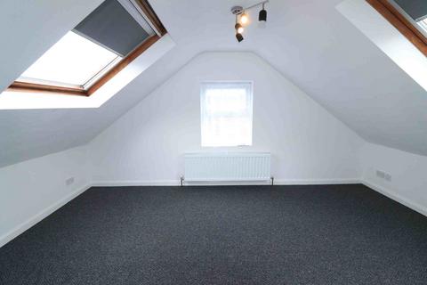 2 bedroom flat to rent, Maple Road, Penge