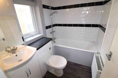 2 bedroom flat to rent, Maple Road, Penge