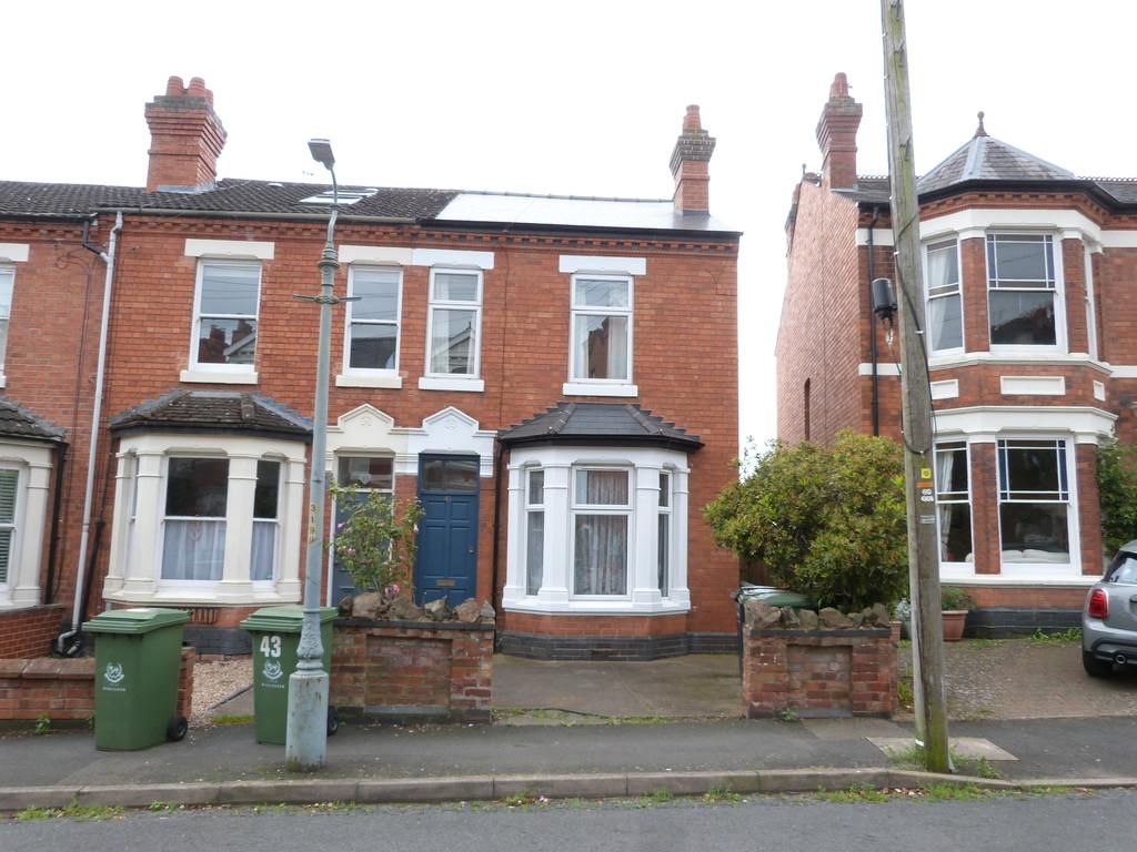 The Hill Avenue, Worcester 3 bed end of terrace house £1,250 pcm (£