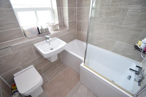 6 Straw View, Bradford, BD10 8WY