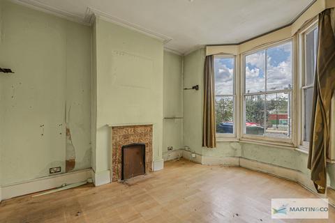 3 bedroom terraced house for sale, Hollydale Road , Nunhead