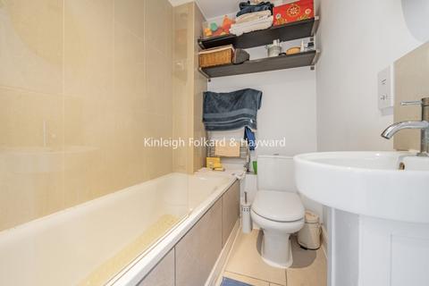 2 bedroom flat to rent, Landcroft Road London SE22