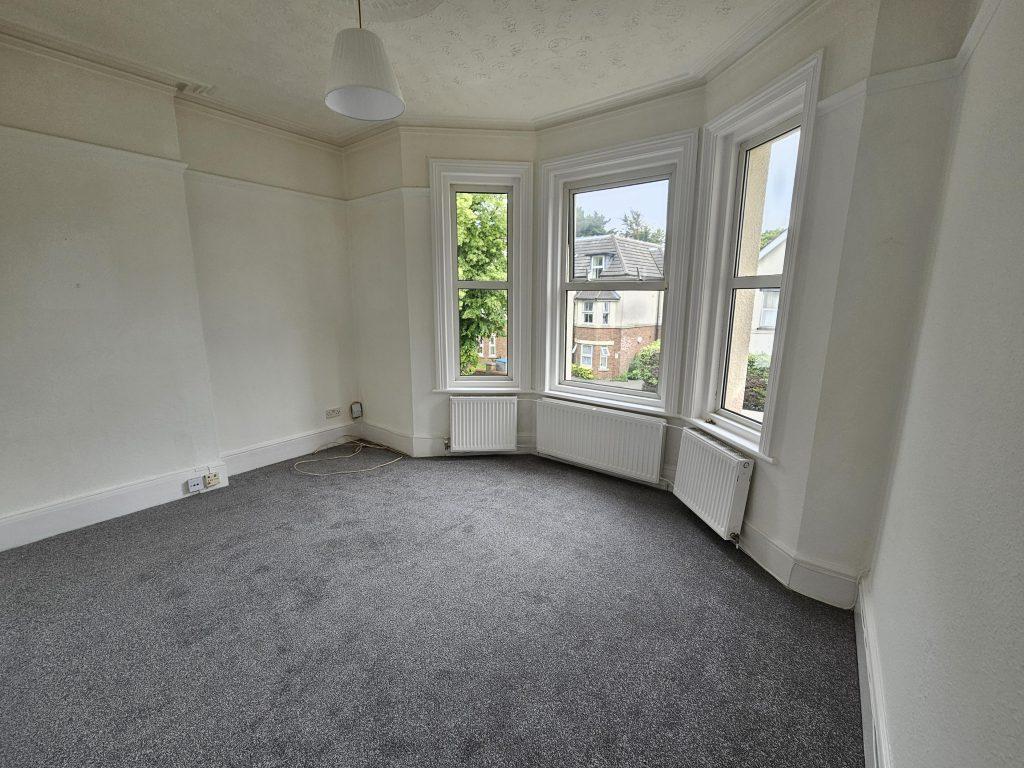 Hawkwood Road, 2 bed apartment to rent £1,095 pcm (£253 pw)