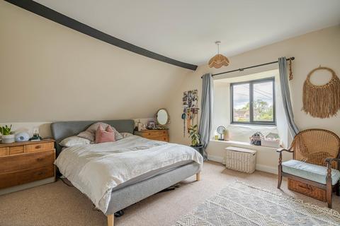 3 bedroom farm house to rent, Hullavington, Chippenham