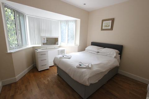 1 bedroom in a house share to rent, Waterfall Road, London N11